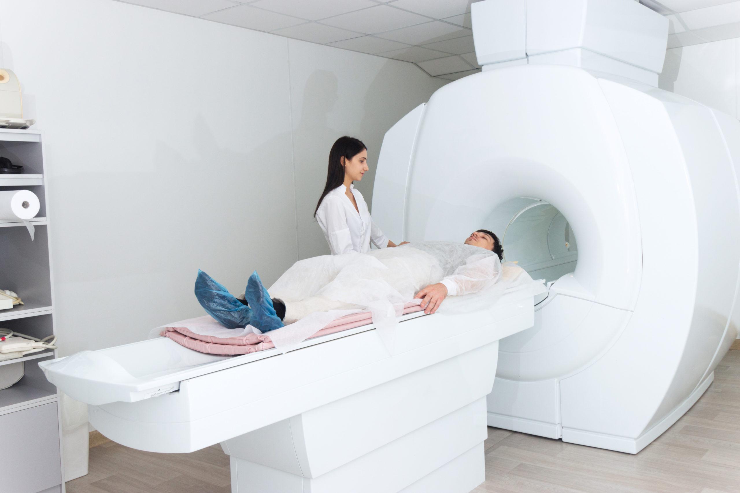 Estudo analisa o uso da ressonância magnética com contraste para quantificar a função hepática em pacientes com cirrose hepática